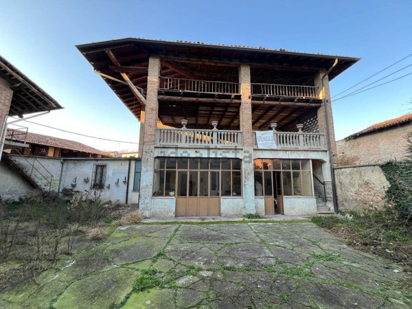 esavano in vendita a Covo