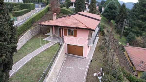 casa indipendente in vendita a Credaro in zona Castel Montecchio