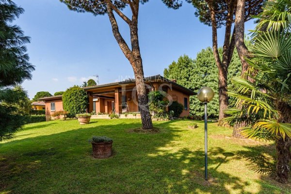 casa indipendente in vendita a Credaro in zona Castel Montecchio