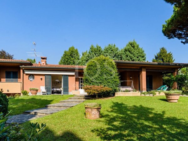casa indipendente in vendita a Credaro in zona Castel Montecchio