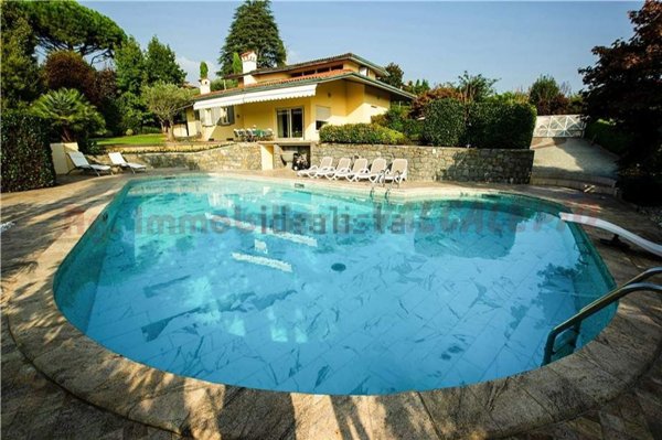casa indipendente in vendita a Credaro in zona Castel Montecchio