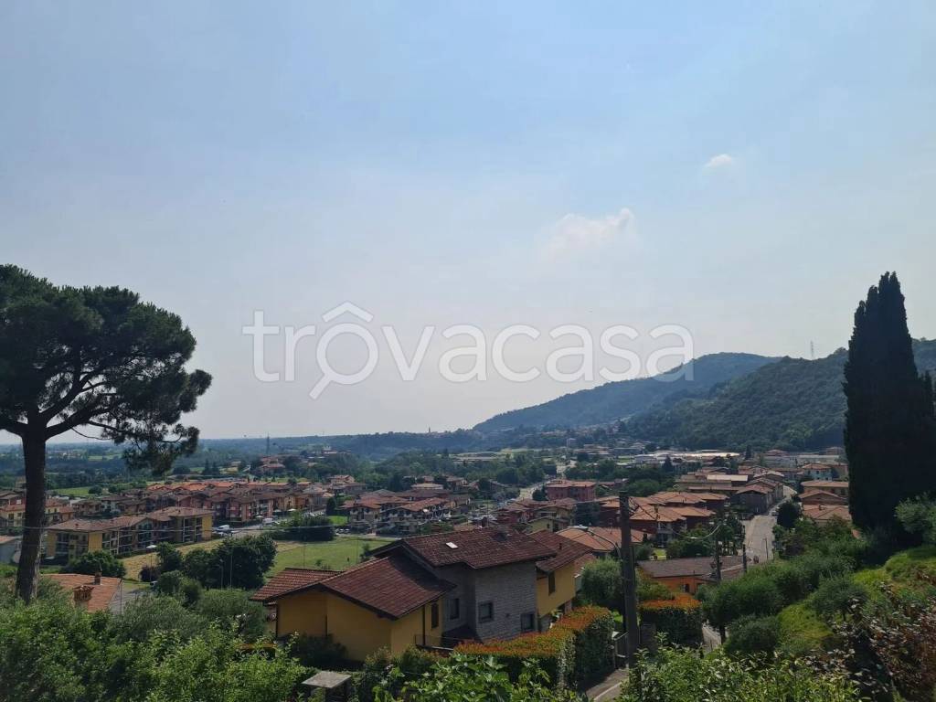 casa indipendente in vendita a Credaro