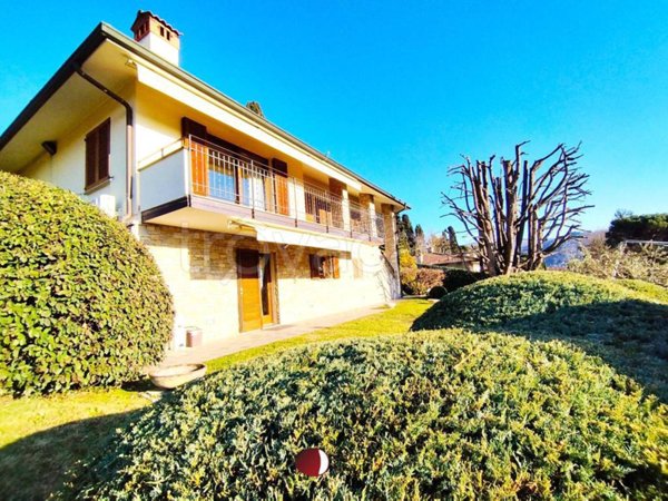 casa indipendente in vendita a Credaro in zona Castel Montecchio