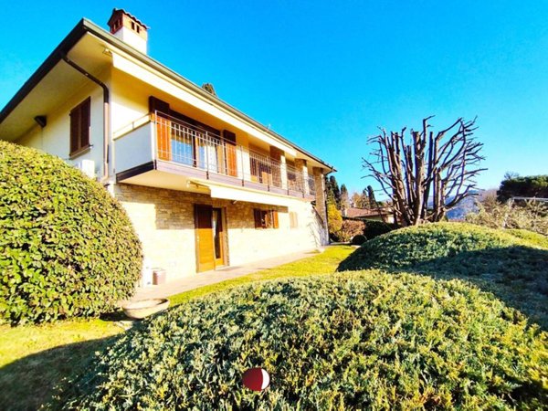 casa indipendente in vendita a Credaro in zona Castel Montecchio