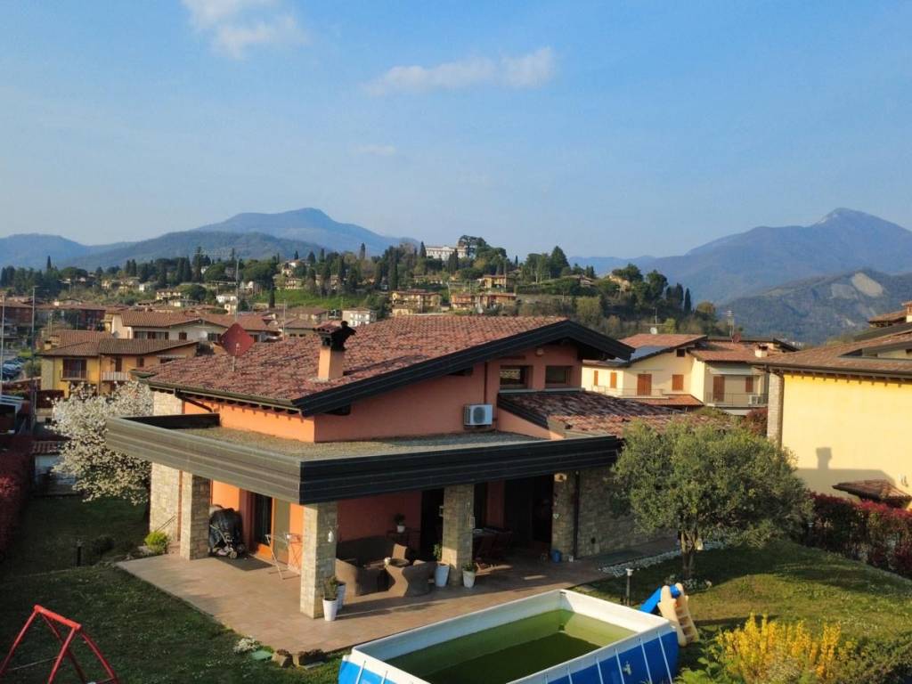 casa indipendente in vendita a Credaro