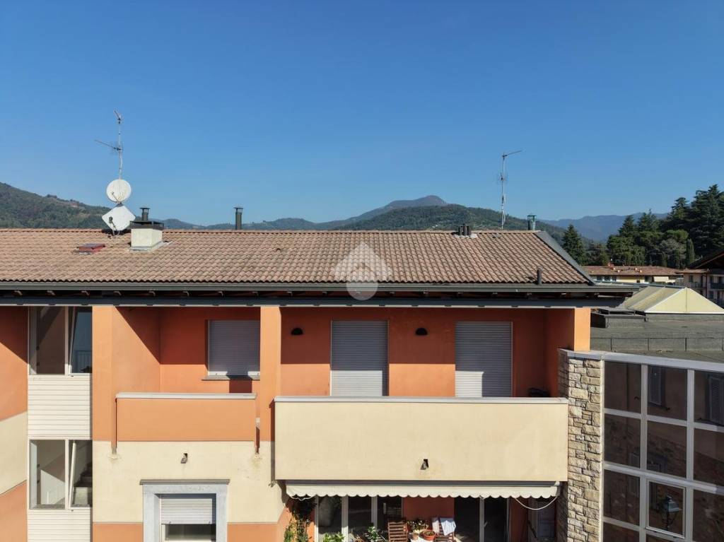 appartamento in vendita a Credaro in zona Castel Montecchio