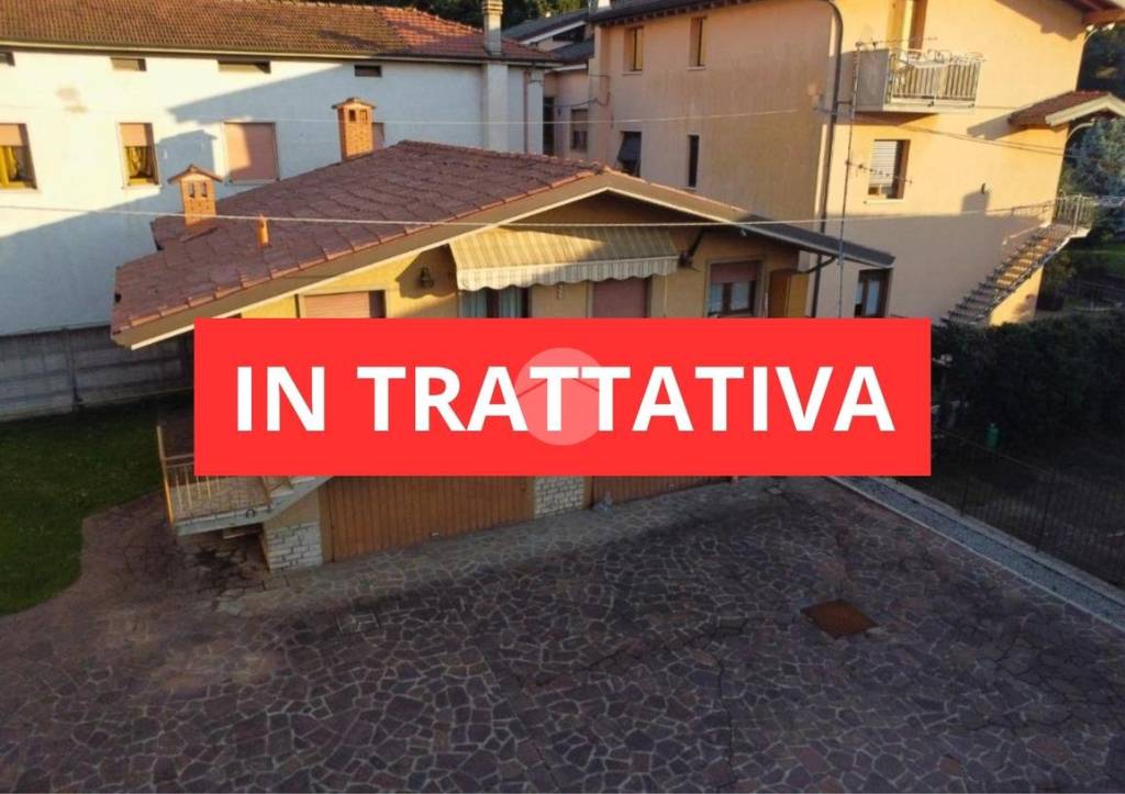 casa indipendente in vendita a Credaro in zona Castel Montecchio