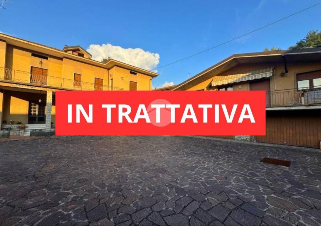 casa indipendente in vendita a Credaro in zona Castel Montecchio
