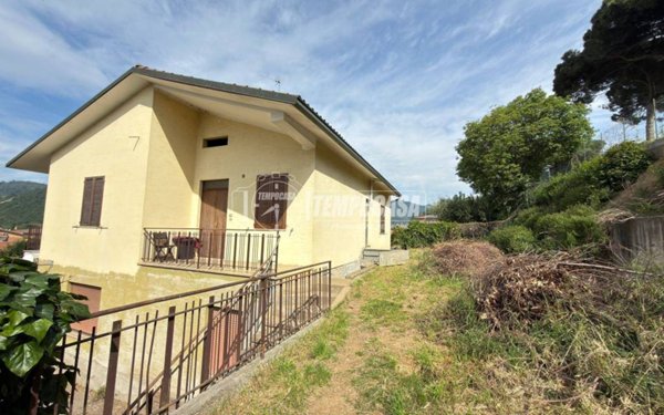 casa indipendente in vendita a Credaro in zona Castel Montecchio