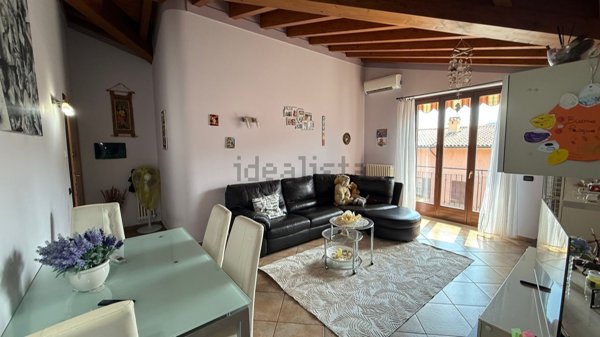 appartamento in vendita a Credaro in zona Castel Montecchio