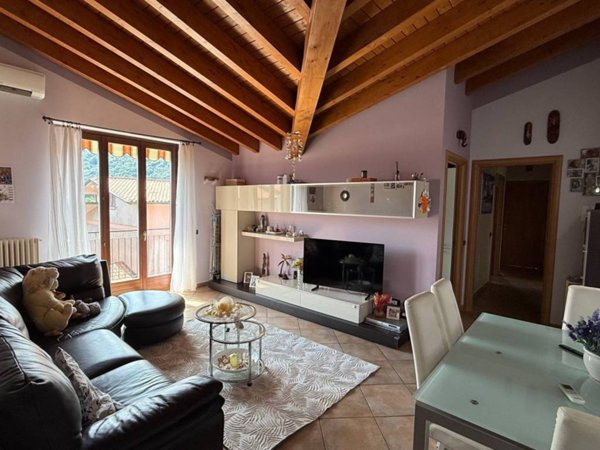 appartamento in vendita a Credaro in zona Castel Montecchio