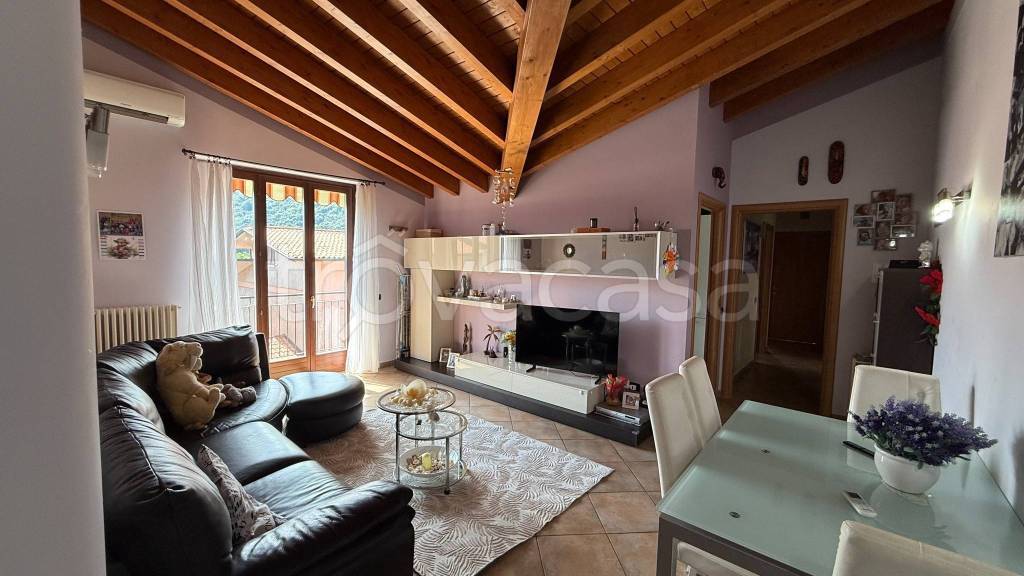appartamento in vendita a Credaro in zona Castel Montecchio