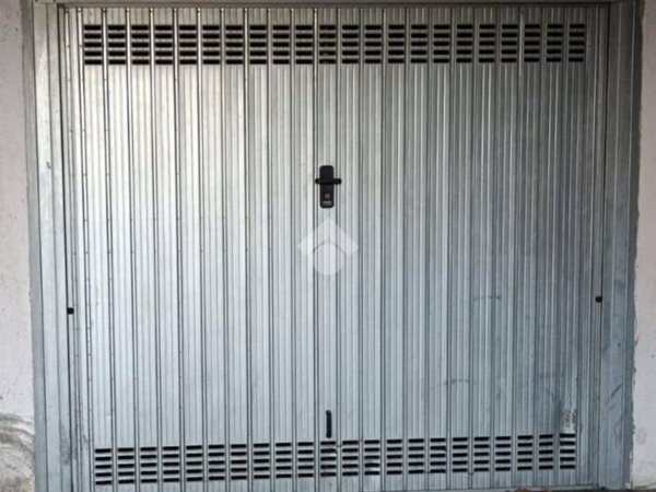 box auto in vendita a Credaro in zona Castel Montecchio
