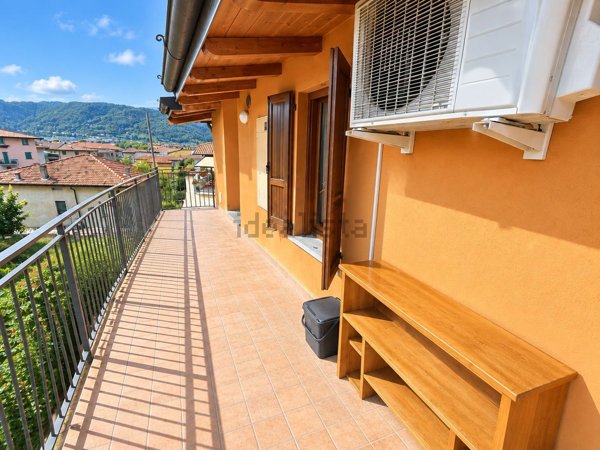 appartamento in vendita a Credaro in zona Castel Montecchio