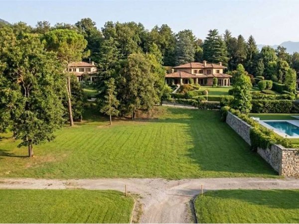 casa indipendente in vendita a Credaro in zona Castel Montecchio