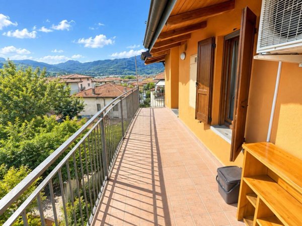 appartamento in vendita a Credaro in zona Castel Montecchio
