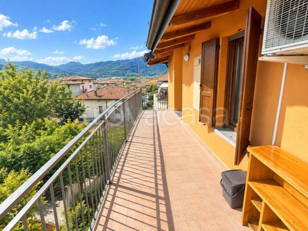 appartamento in vendita a Credaro in zona Castel Montecchio
