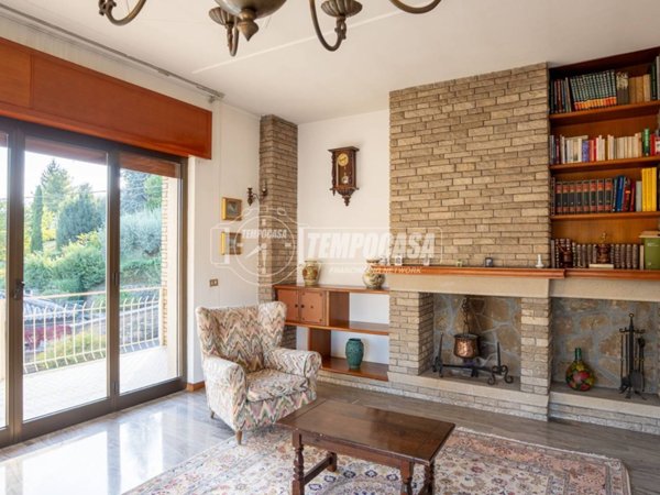 casa indipendente in vendita a Credaro in zona Castel Montecchio