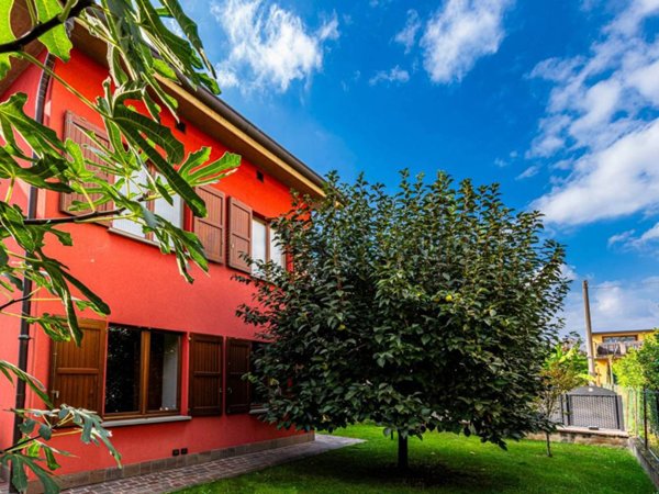 casa indipendente in vendita a Curno