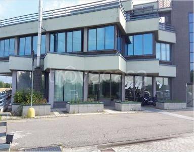 negozio in vendita a Curno
