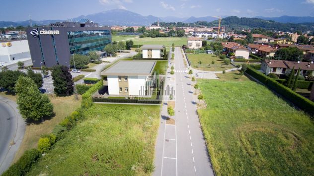casa indipendente in vendita a Curno