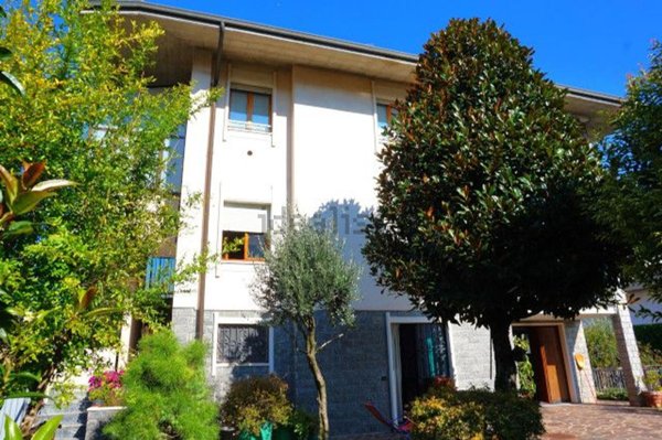 casa indipendente in vendita a Curno