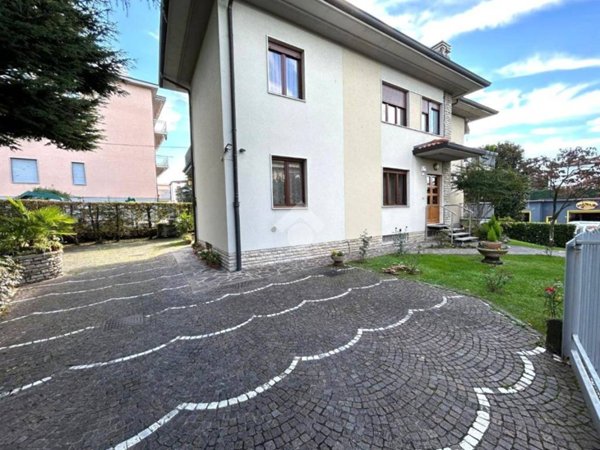 appartamento in vendita a Curno