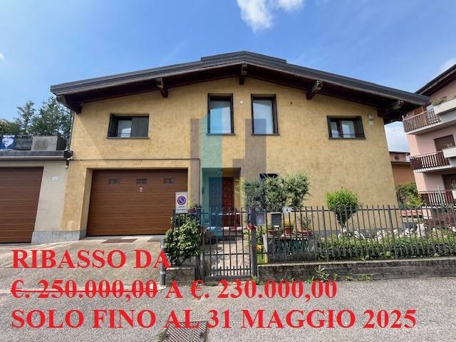 casa indipendente in vendita a Curno