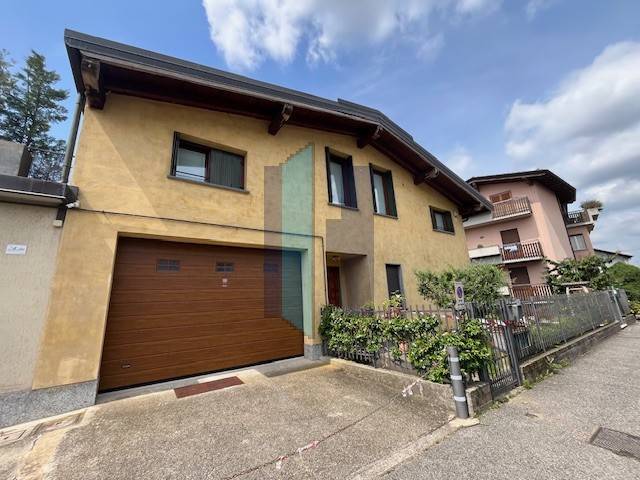 casa indipendente in vendita a Curno