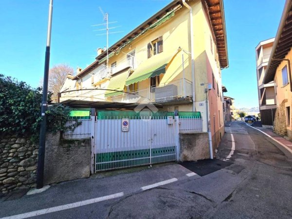 casa indipendente in vendita a Curno