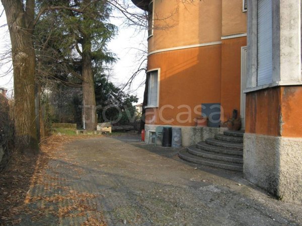 negozio in vendita a Curno