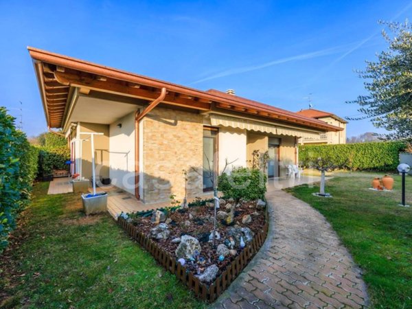 casa indipendente in vendita a Curno in zona Marigolda