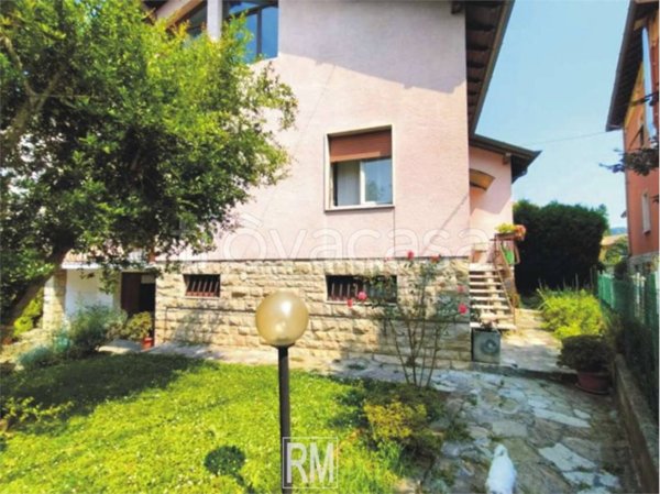 casa indipendente in vendita a Curno