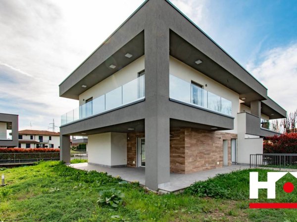 casa indipendente in vendita a Curno