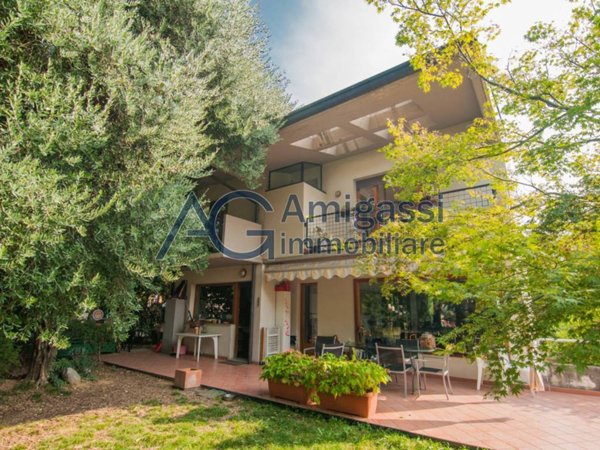 casa indipendente in vendita a Curno in zona Marigolda