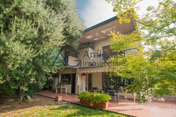 casa indipendente in vendita a Curno in zona Marigolda