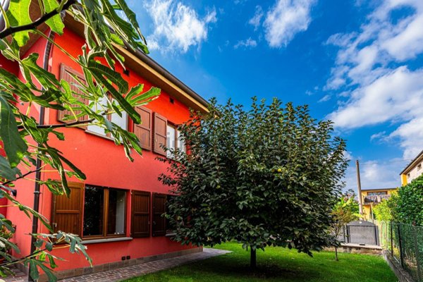 casa indipendente in vendita a Curno