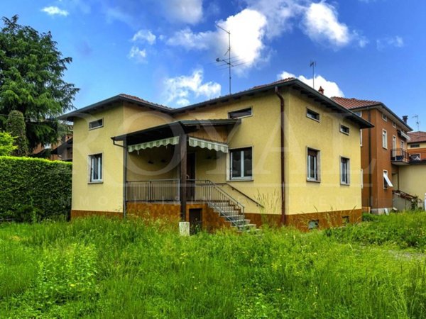 casa indipendente in vendita a Curno