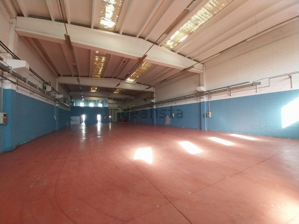 capannone in vendita a Curno