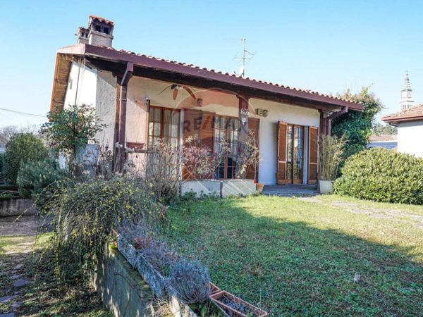 casa indipendente in vendita a Curno in zona Marigolda