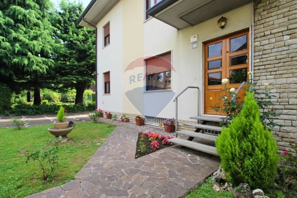 casa indipendente in vendita a Curno
