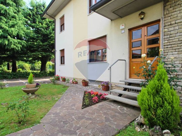 casa indipendente in vendita a Curno