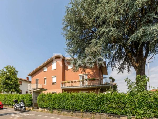 casa indipendente in vendita a Curno