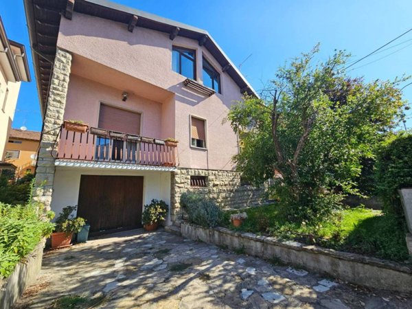 casa indipendente in vendita a Curno