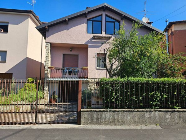 casa indipendente in vendita a Curno