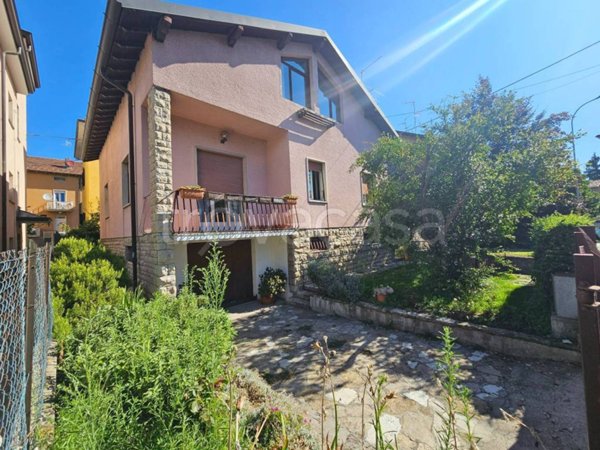 casa indipendente in vendita a Curno