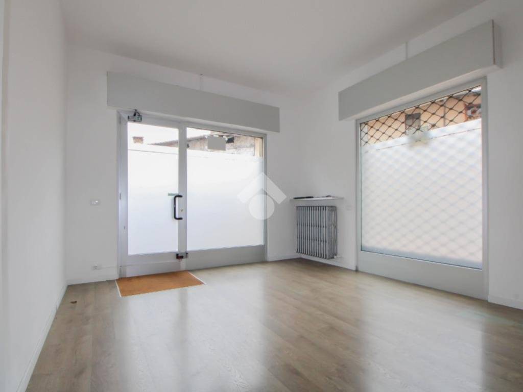 negozio in vendita a Curno