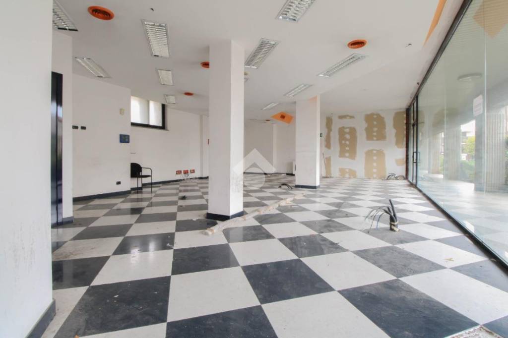 negozio in vendita a Curno