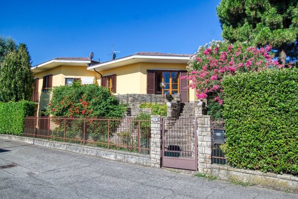 casa indipendente in vendita a Curno