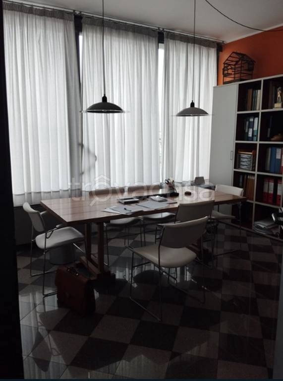 ufficio in vendita a Curno